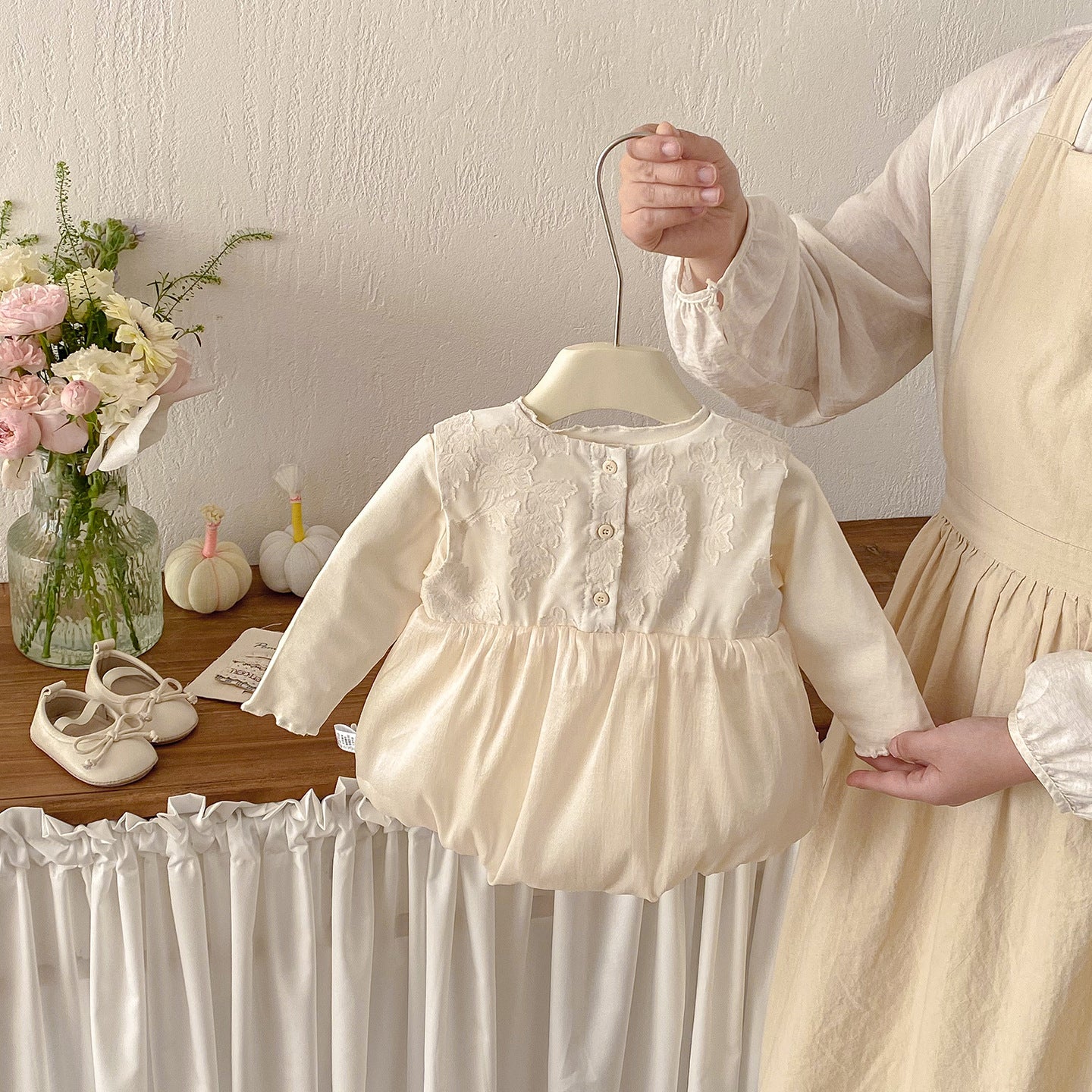 Spring New Baby Girls' Knit Romper Set with Embroidered Top and Bodysuit, Stylish Two-Piece Outfit