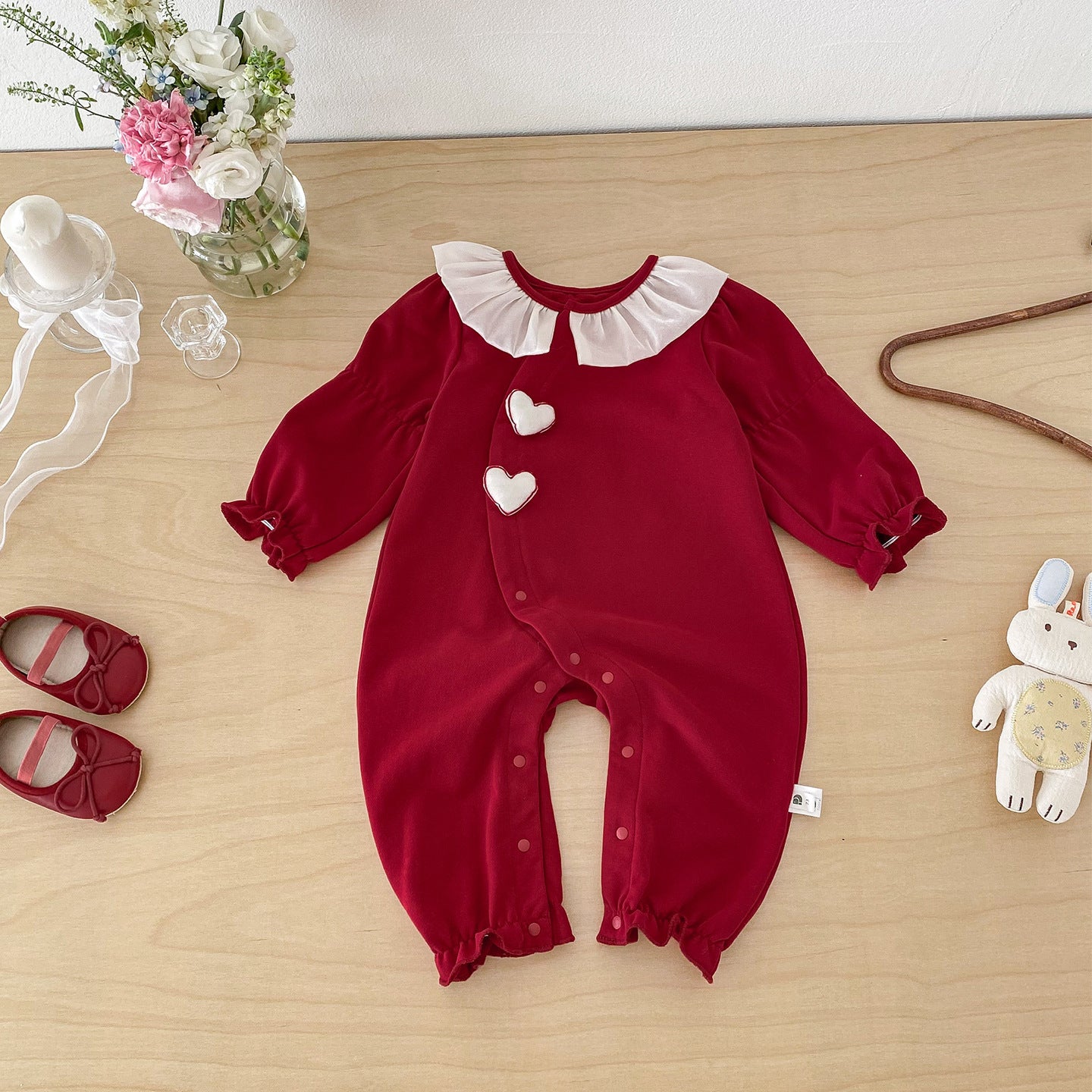 Spring New Baby Girl Love Heart Lace Collar Romper, Stylish Patchwork Onesie for Newborns, Long Sleeve Crawler